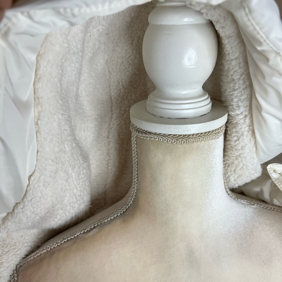 ⭐️Old Navy Puffer Jacket - Picture 5 of 8